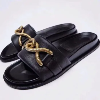 2023 Луксозни Маркови Дизайнерски Дамски Чехли с метална ключалка, украсени слайдове, обувки на плоска подметка с кръгло бомбе, ежедневни дамски обувки с каишка на щиколотке