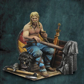 В разглобено формата на 1/32 древен човек седи войн с меч, фигурка от смола, миниатюрни модела комплекти, Неокрашенная