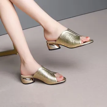 Кожени чехли Дамски за сребърно-златни Пикантни обувки на средно висок ток с Квадратна ток Модни Улични Желейные плъзгачи Ежедневни сандали Zapatos
