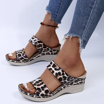 Леопардовые сандали с кръгло бомбе, дишащи дамски обувки на танкетке без закопчалка, ежедневни плажни обувки на платформа голям размер, най-новите летни сандали
