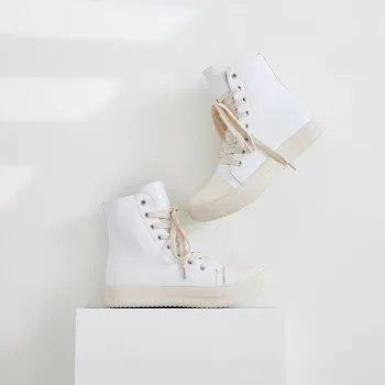 Дамски обувки от изкуствена кожа в бял цвят, върху плоска подметка, дамски обувки с цип, луксозни ботильоны на платформата, тенденция обувки дантела